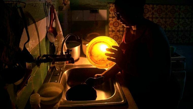 Serán 20 días de apagones más largos en Cuba: La Felton 1 sale del Sistema Electroenergético