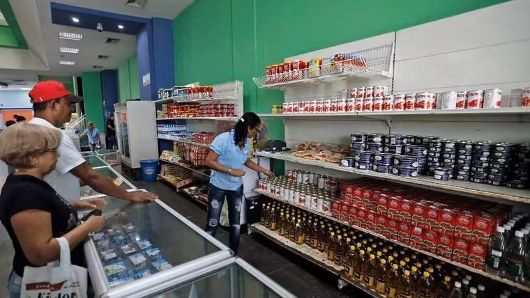 Se abren más tiendas en dólares mientras cierran las de MLC en Cuba