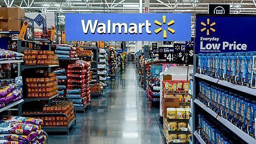 Walmart reconsidera su política respecto a los clientes latinos