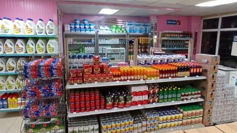 “Las cuentas nunca dan”: la vida diaria en Cuba atrapada en el MLC y el USD