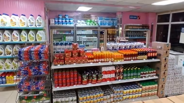 “Las cuentas nunca dan”: la vida diaria en Cuba atrapada en el MLC y el USD