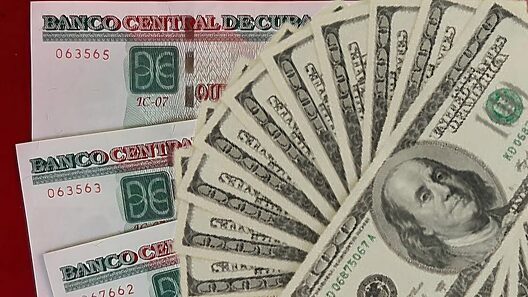 Precio del dólar en Cuba sigue subiendo: Así están hoy las tasas de cambio del mercado informal