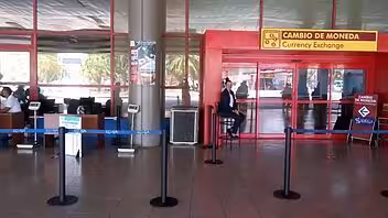 Tasas de cambio de divisas en aeropuertos y hoteles de Cuba – 4 de marzo de 2025