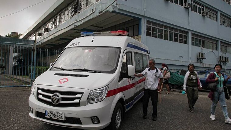 Gobierno cubano aplaude “experimento” con nuevas ambulancias en La Habana