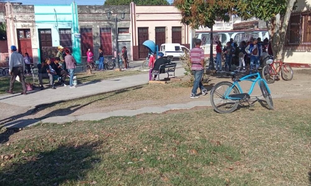 Cajero en Sagua la Grande. Desde la madrugada. Y te pasas el día y no coges tu dinerito