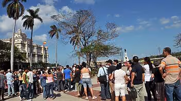 consulado español habana colas