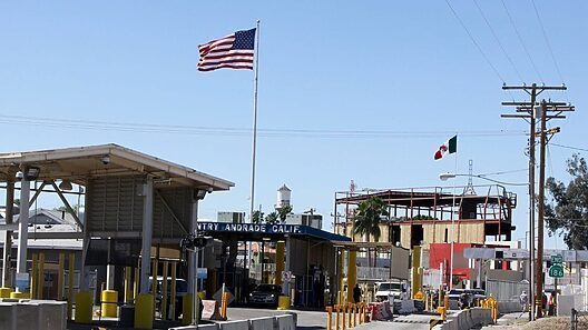 Cruces fronterizos de cubanos a Estados Unidos caen drásticamente en febrero