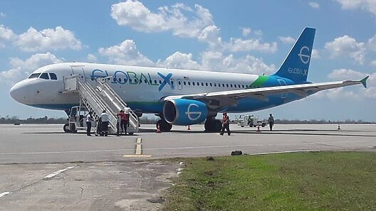Deportan a 60 cubanos a la isla en nuevo vuelo desde EE.UU.