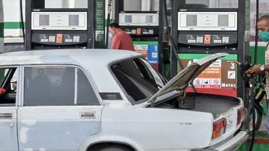 Sube el precio de la gasolina especial y regular en el mercado informal cubano