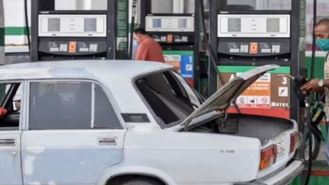 Sube el precio de la gasolina especial y regular en el mercado informal cubano