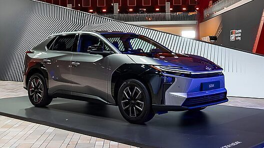 Toyota bZ4X 2025: más autonomía, tecnología y diseño para conquistar el mercado eléctrico