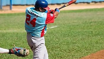 Frederich Cepeda, nuevo recordista de jits en el béisbol cubano