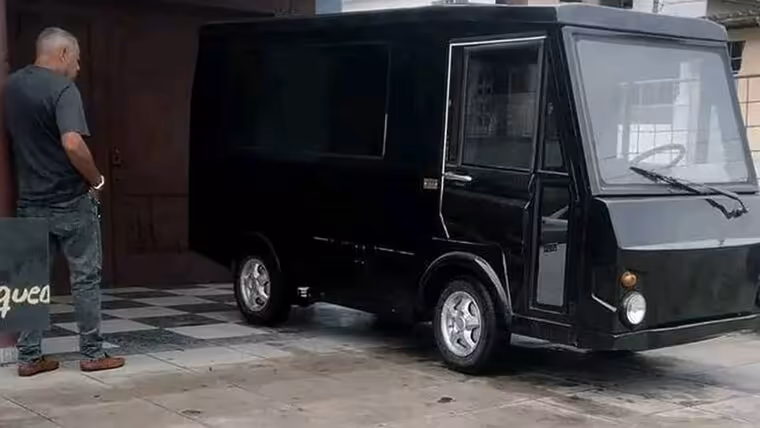 Noticia sobre carro eléctrico fúnebre en La Habana genera indignación