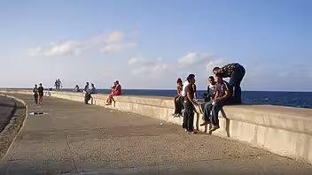 cubanos vagos sin trabajo