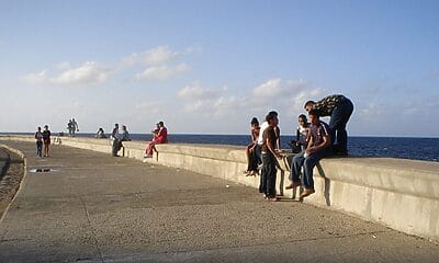 cubanos vagos sin trabajo