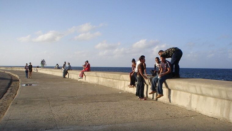cubanos vagos sin trabajo