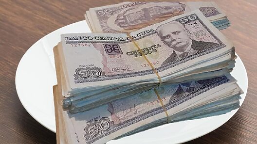 Aumento de salario en Cuba: más pesos en el bolsillo pero menos comida en la mesa