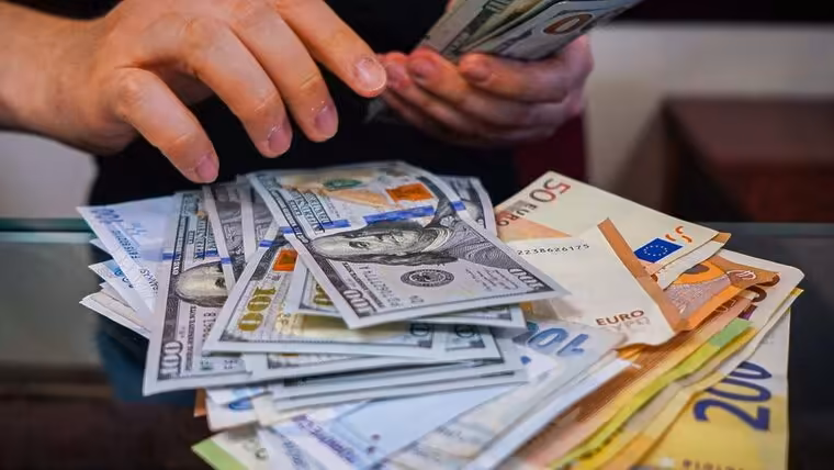 Precio del dólar y el euro registran nuevo récord y siguen subiendo en el mercado informal según la Tasa de cambio de El Toque