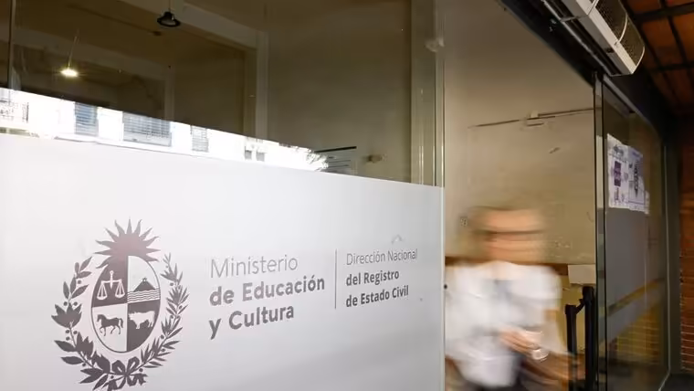 tramites cubanos uruguay