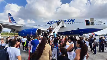 Con más vuelos e inversiones en aeropuertos, Cuba busca atraer turismo
