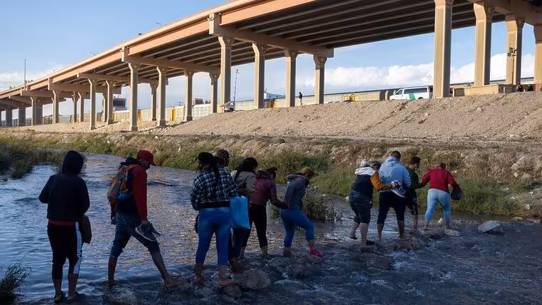 Trump podrá revocar protección migratoria a 350.000 venezolanos tras decisión de Corte Suprema