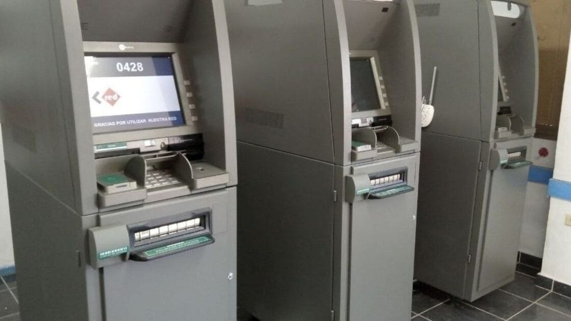 cajeros bancos dinero efectivo