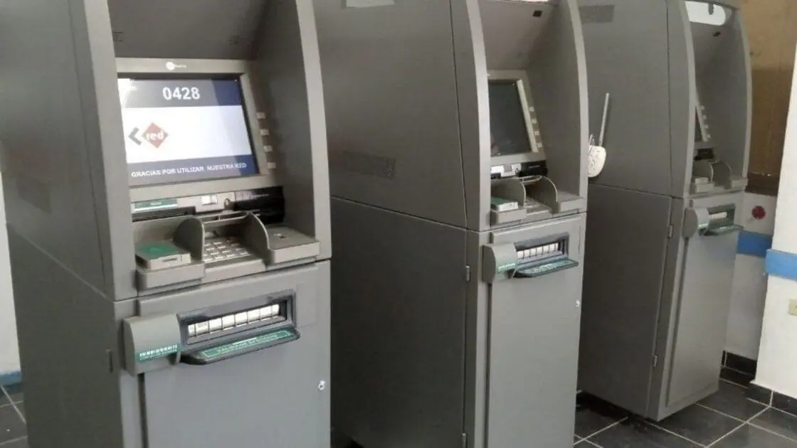 cajeros bancos dinero efectivo
