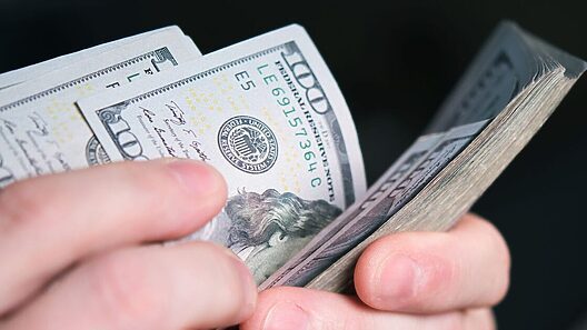 El dólar y el euro se mantienen fuertes en el mercado informal cubano mientras la MLC retrocede