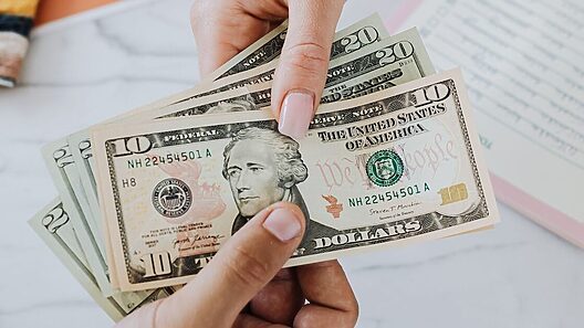 Inestabilidad en el mercado informal de divisas en Cuba. Precio del dólar y el euro