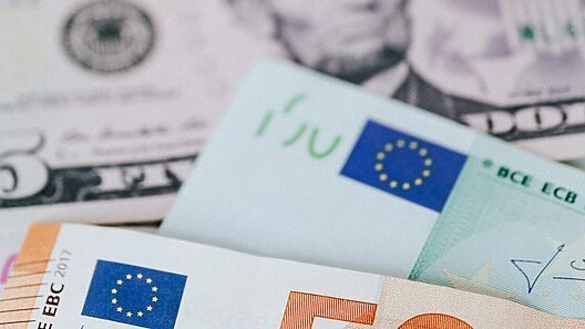 Estabilidad en el precio del dólar y el euro en el mercado informal cubano. Tasas oficiales del Banco Central