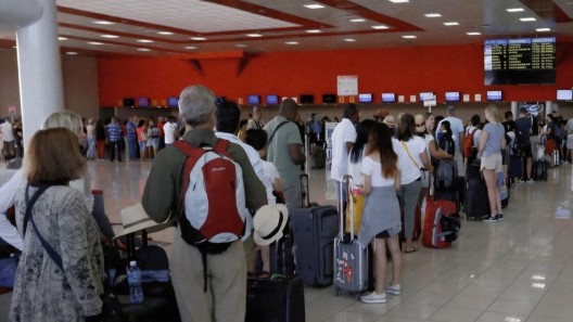 Gobierno cubano establece nuevos requisitos para viajar a Cuba: ¿Quiénes en Miami van a necesitar una visa por 50 dólares desde este 1 de julio?