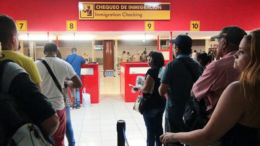 Nuevos requisitos para viajar a Cuba: Desde el martes no te dejarán subir al avión sin este documento que cuesta 50 dólares