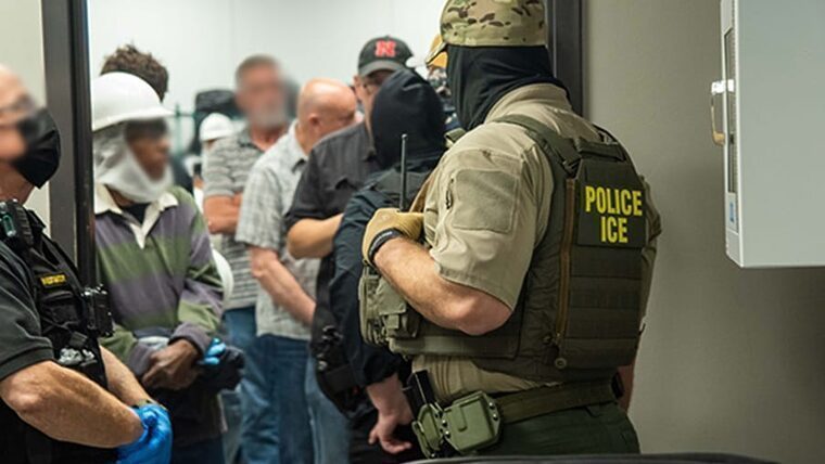 Detienen a cubano con orden final de deportación desde 1995 al acudir a cita en oficina de USCIS en Miami