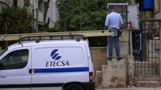 ETECSA instala bancos de baterías para «mejorar» conectividad durante apagones