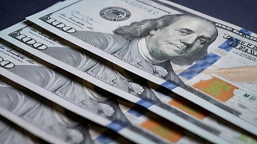 Cae el precio del dólar hoy en Cuba y el euro se acerca a los 400 pesos