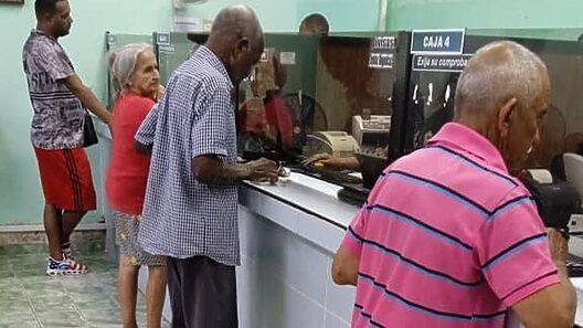 Bajar la edad de jubilación y mejorar pensiones: cubanos reclaman cambios en el nuevo Código de Trabajo