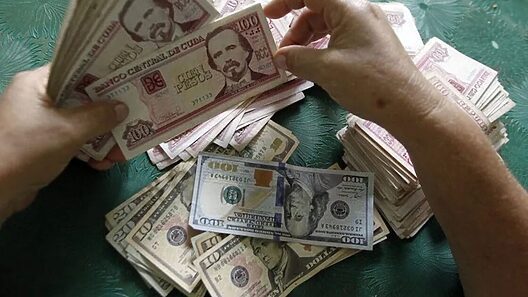 Gobierno cubano defiende una dolarización parcial mientras promete una futura desdolarización