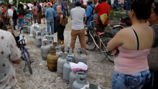 Oficial: Gobierno suspende venta de gas licuado hasta nuevo aviso. Estos serán los únicos priorizados