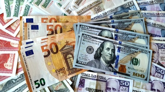 El euro se mantiene en máximos y el dólar sigue fuerte en el mercado informal cubano