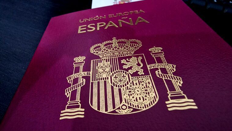 Visado para vivir en España si dependes de un familiar español, aunque no seas su hijo, padre o pareja