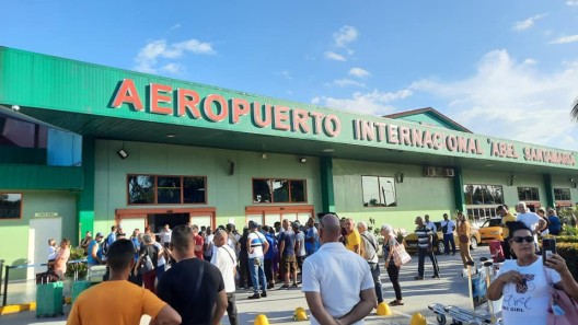 Menos cubanos viajan a Cuba en 2025, según cifras oficiales