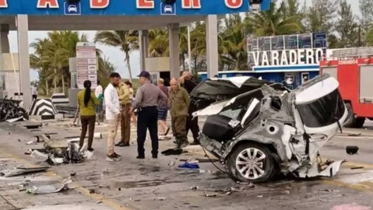 Impactante accidente en el peaje de Varadero deja dos fallecidos