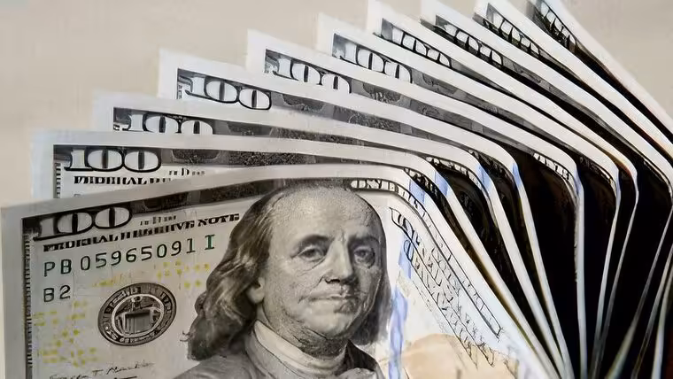 Tasa de cambio del mercado informal marca precios récord hoy en Cuba