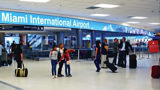Alerta y cierre en el Aeropuerto de Miami obliga a evacuar zonas de dos terminales