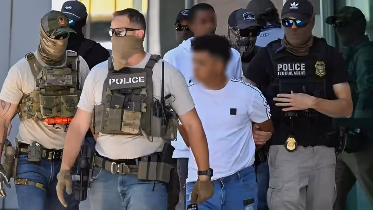 No es solo el ICE: esta es la agencia silenciosa que también participa en las redadas contra migrantes y tiene el respaldo de Trump