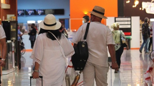 Cubanos emigrados pueden pedir la residencia en Cuba sin perder su ciudadanía extranjera: esta es la forma