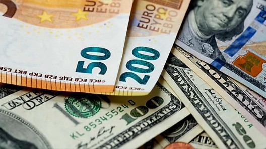 Mercado informal en Cuba: el euro implanta récord y arrastra al dólar