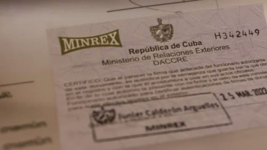 Pagas caro y esperas años: indignación por legalización de documentos en Cuba