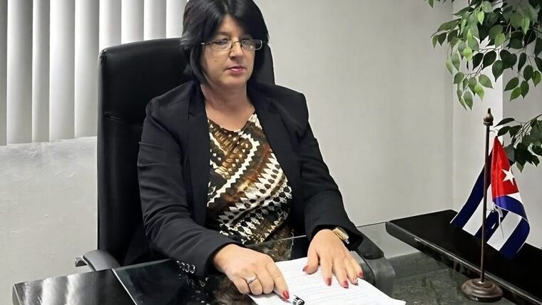 Renuncia la ministra que negó la pobreza y la existencia de mendigos y hambre en Cuba