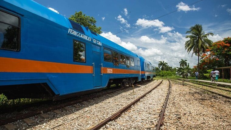 Vuelve el tren Guantánamo-Santiago-Holguín, pero persisten dudas sobre su estabilidad